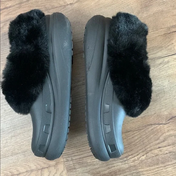 CROCS Black Fur-Lined Mules Cozy Winter Footwear - Picture 4 of 7